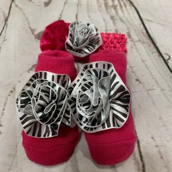 NWOT Newborn Zebra Print Headband & Sock Booties - Picture 1 of 2